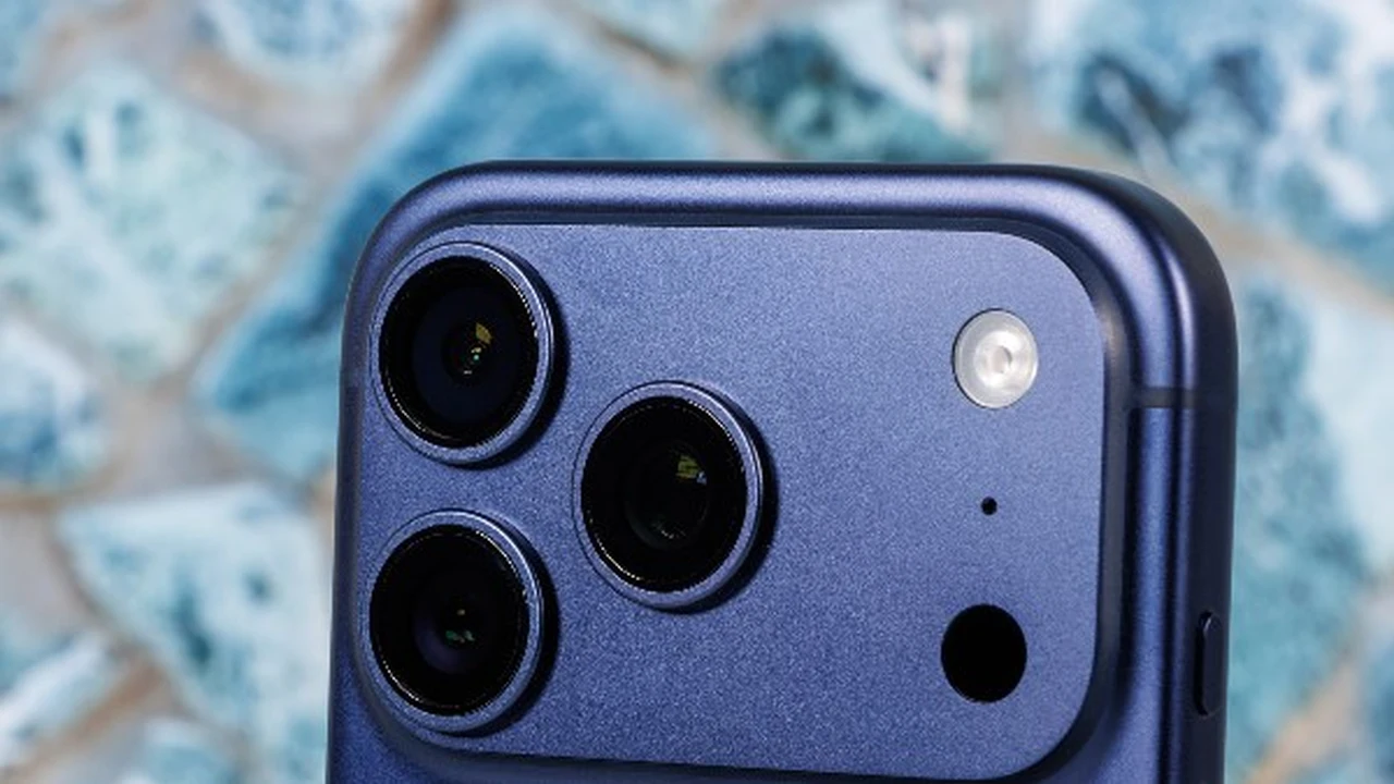 مواصفات كاميرا هاتف iPhone 18 Pro Max تسربت في سجل التشخيص